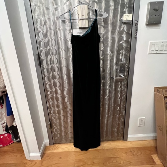 Revelry Jade Velvet Dress- Emerald, size 6 (**has not been altered**) EUC - Picture 5 of 9